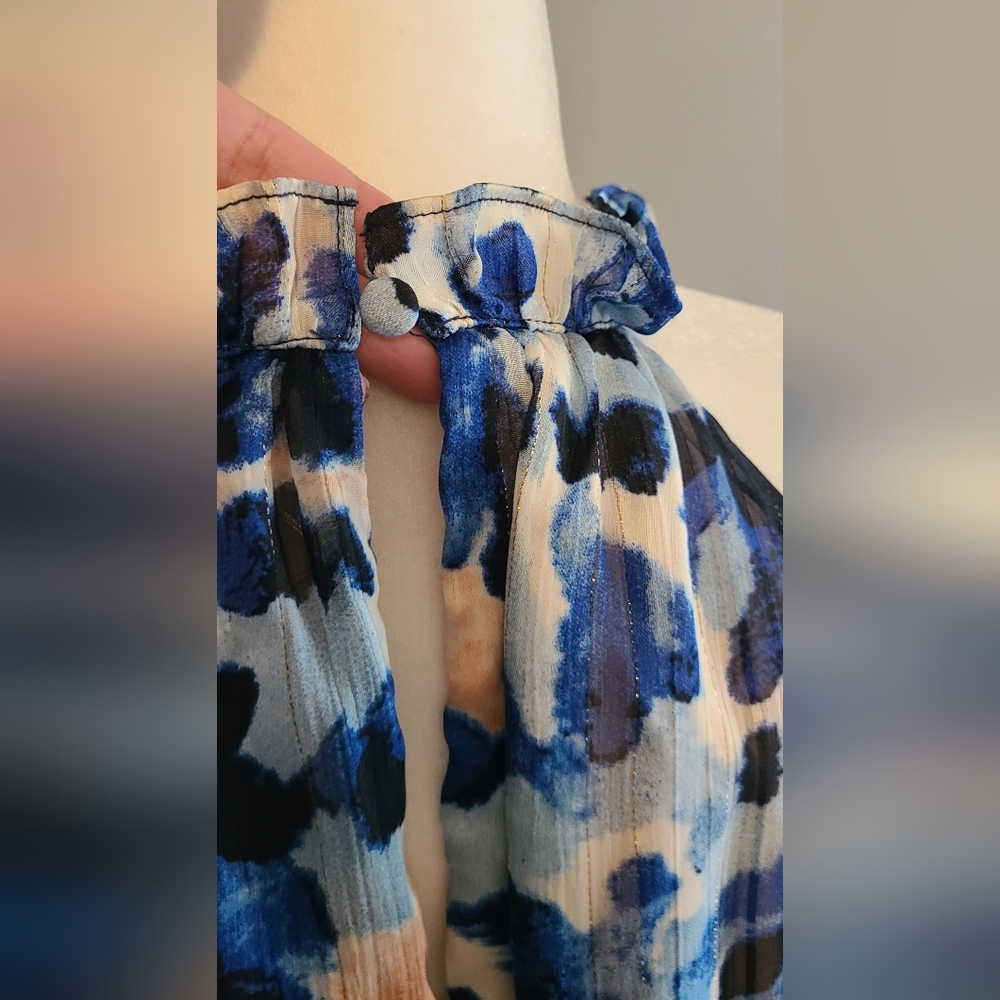 Elliatt - Halter Neck, Flowy, Iridescent Maxi Dress - Picture 9 of 13